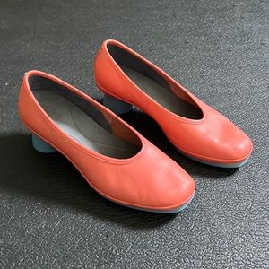Camper Alright Court heels, beautiful sherbet color. Size 39.